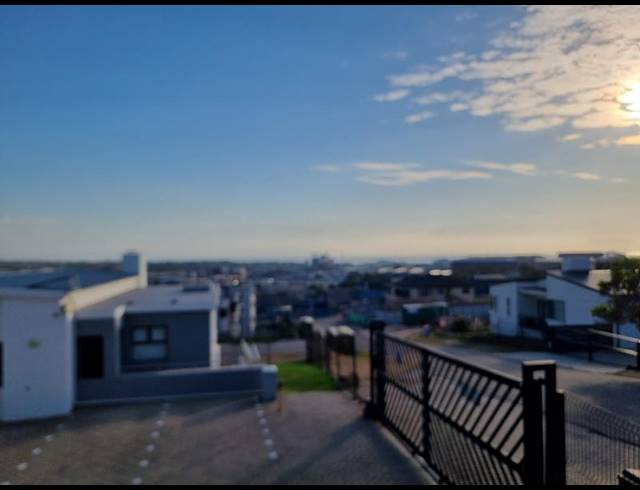 3 BEDROOM APARTMENT FOR SALE IN ISLAND VIEW